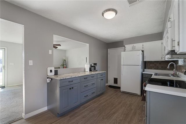 816 NE Pollard Street, Lee's Summit, MO 64086