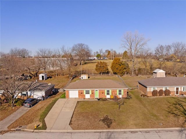 816 NE Pollard Street, Lee's Summit, MO 64086