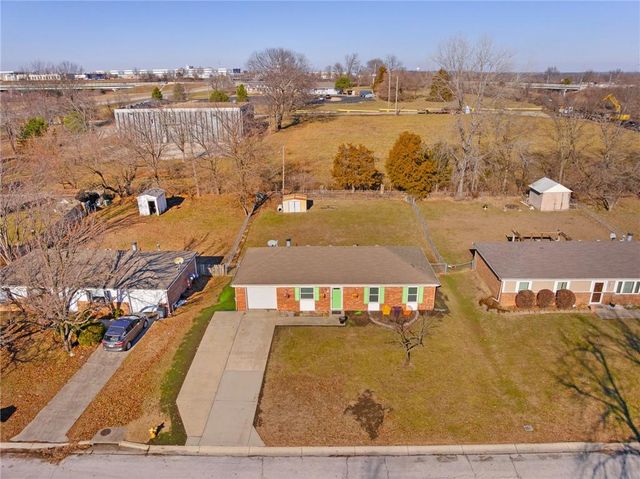 816 NE Pollard Street, Lee's Summit, MO 64086