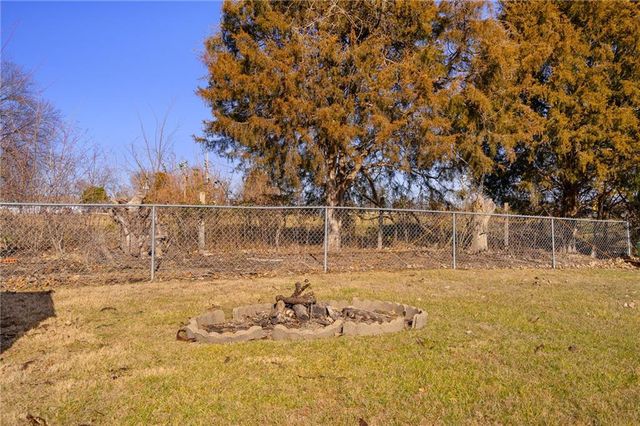 816 NE Pollard Street, Lee's Summit, MO 64086