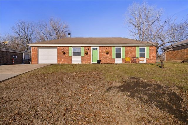 816 NE Pollard Street, Lee's Summit, MO 64086