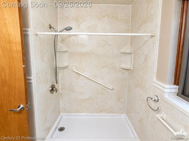 9290 Jerome, Redford, MI 48239