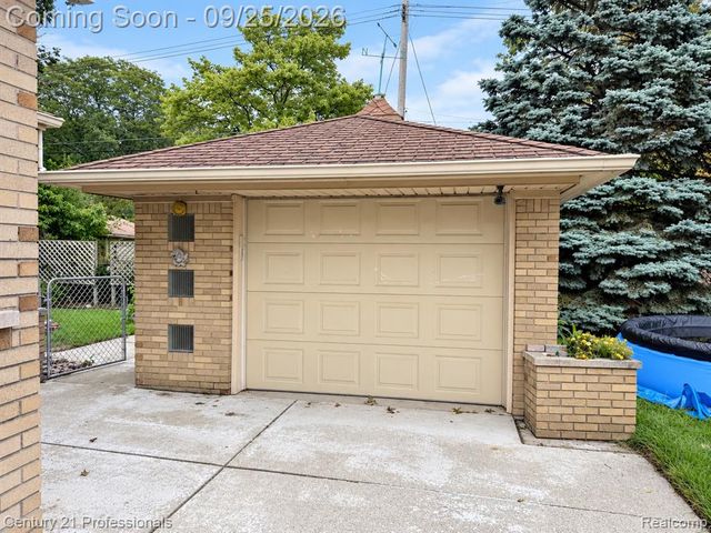 9290 Jerome, Redford, MI 48239