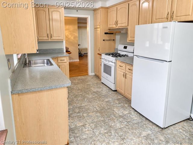 9290 Jerome, Redford, MI 48239