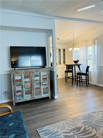 618 Charlemagne BLVD, Naples, FL 34112