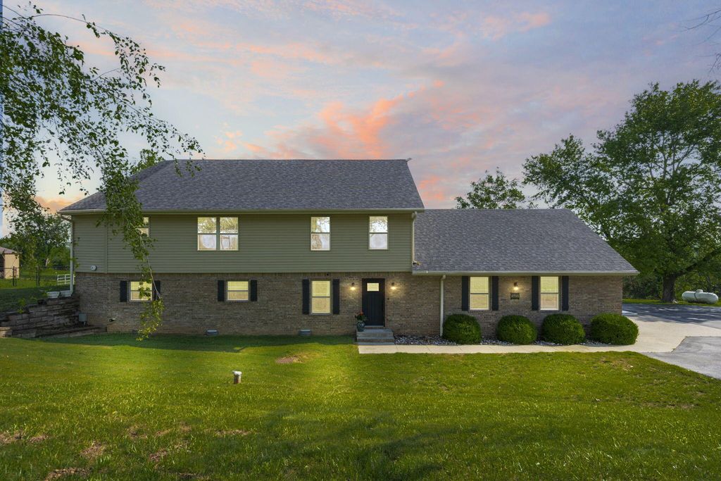 6755 West Farm Road 194, Republic, MO 65738