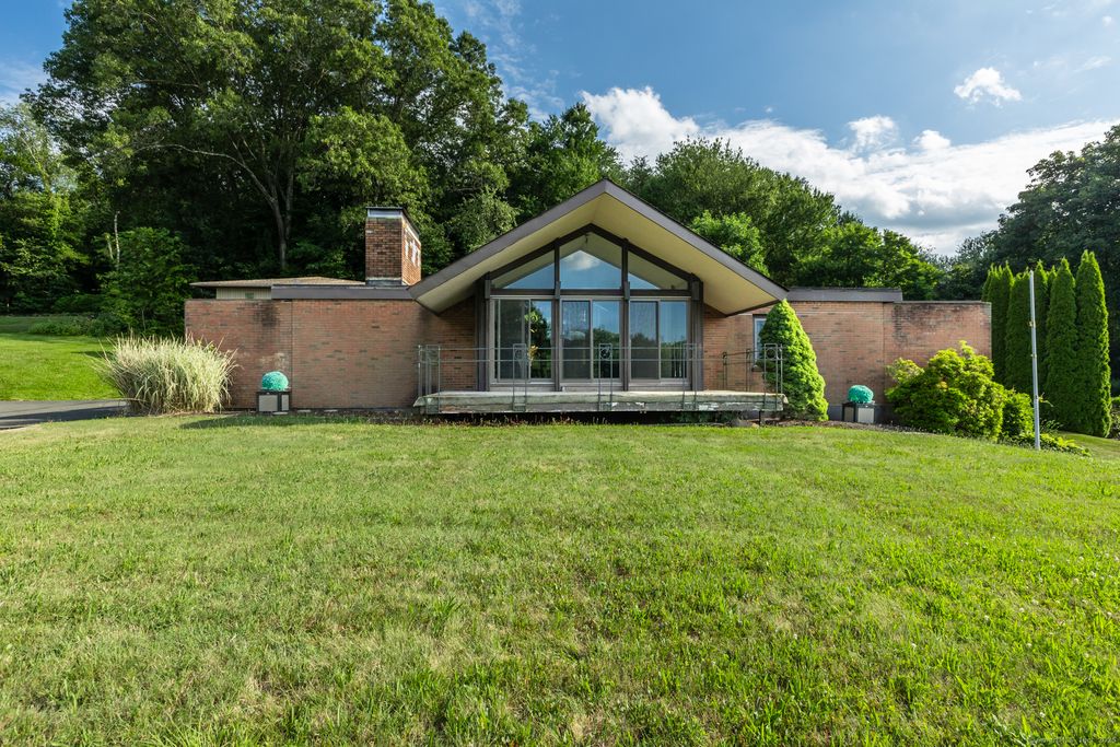 31 Gail Drive, Ellington, CT 06029