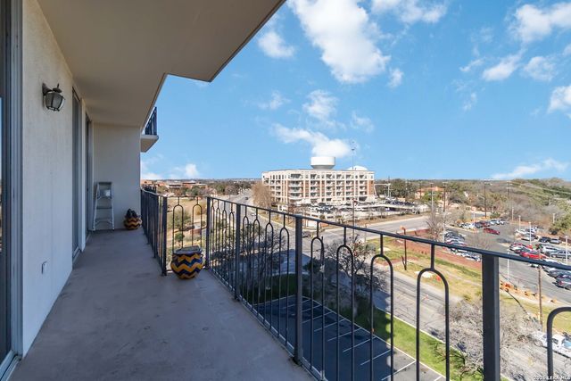 700 E Hildebrand Ave Apt 703, San Antonio, TX 78212