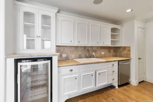 700 E Hildebrand Ave Apt 703, San Antonio, TX 78212