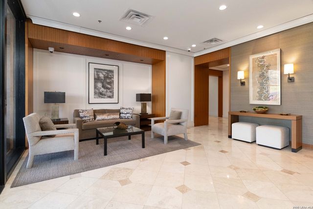 700 E Hildebrand Ave Apt 703, San Antonio, TX 78212