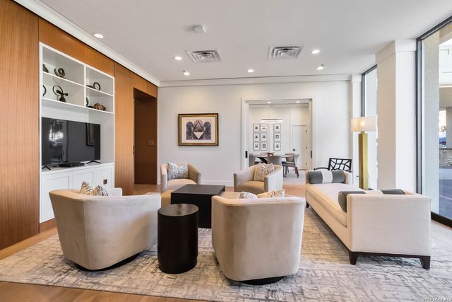 700 E Hildebrand Ave Apt 703, San Antonio, TX 78212