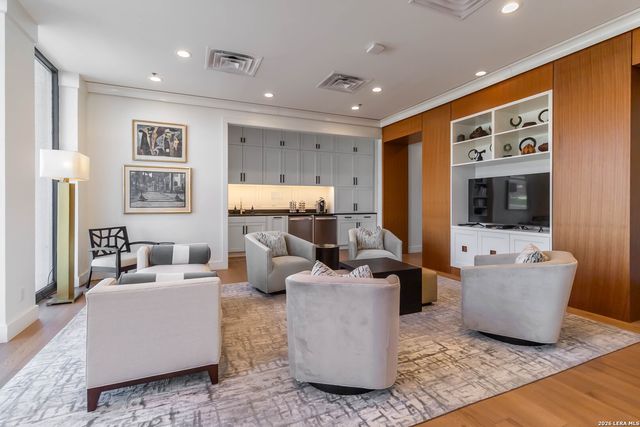 700 E Hildebrand Ave Apt 703, San Antonio, TX 78212