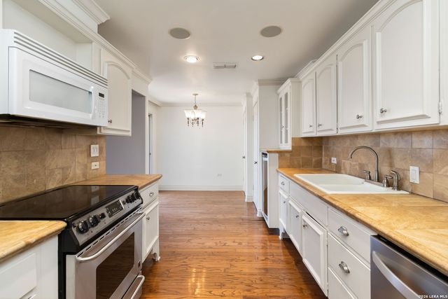 700 E Hildebrand Ave Apt 703, San Antonio, TX 78212