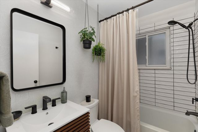 37208 Gilchrist Street, Westland, MI 48186