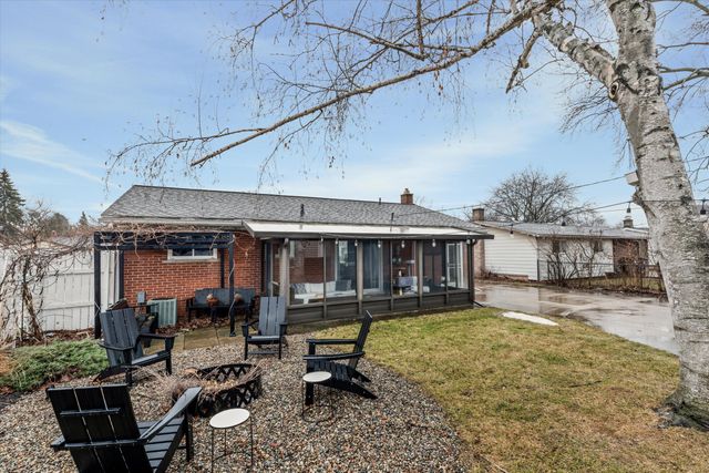 37208 Gilchrist Street, Westland, MI 48186