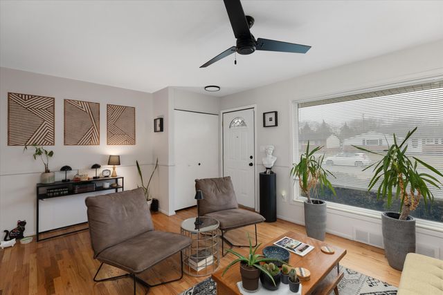 37208 Gilchrist Street, Westland, MI 48186