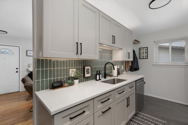 37208 Gilchrist Street, Westland, MI 48186