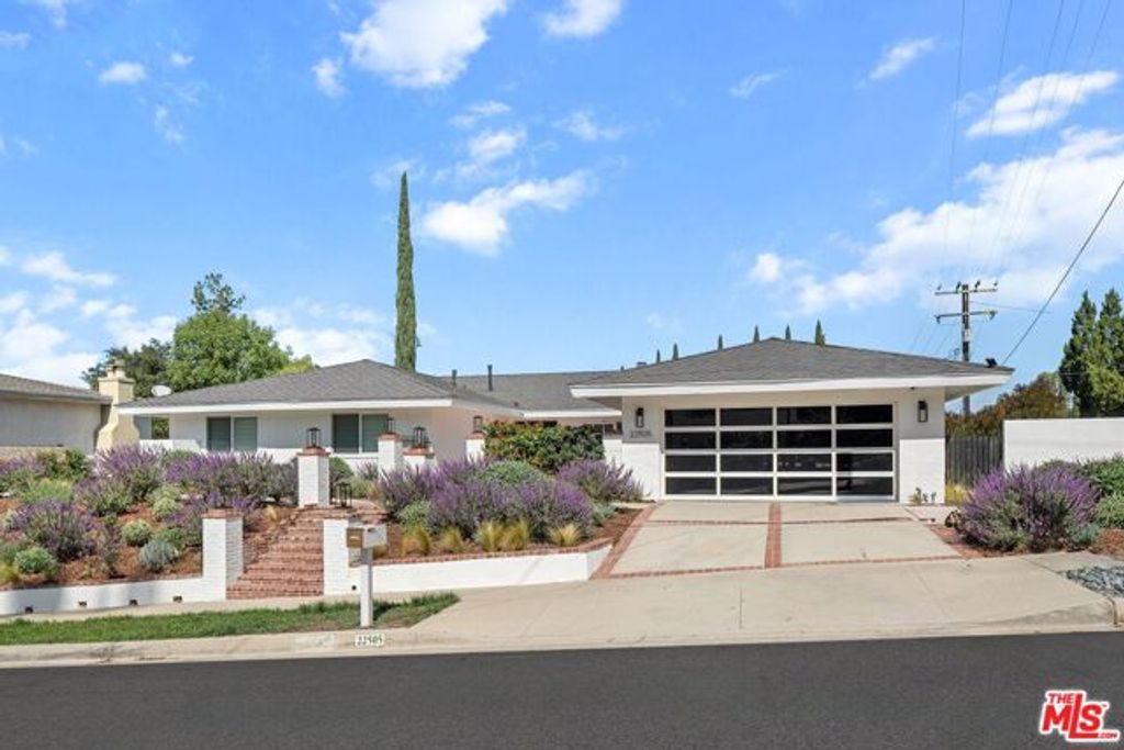 22505 Dardenne Street, Calabasas, CA 91302