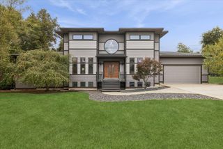 11225 Arrowhead Trail, Indian Head Park, IL 60525