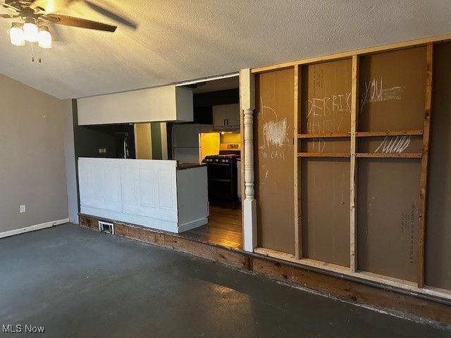 399 Ridgewood Drive, Eastlake, OH 44095