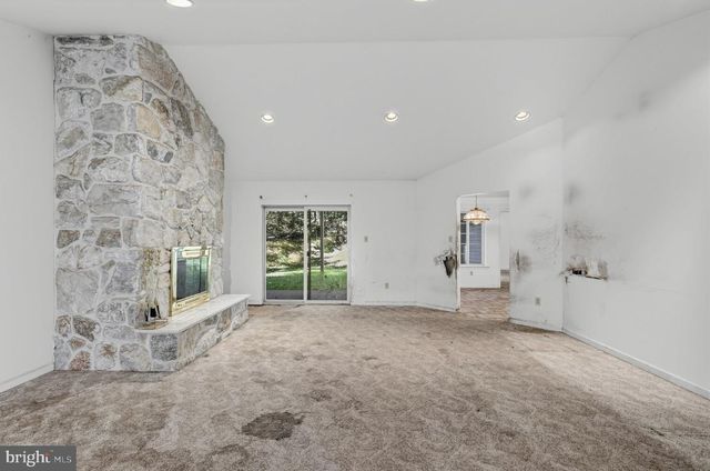 3072 LONG RD, Green Lane, PA 18054