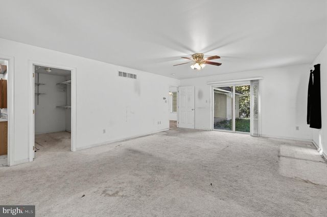 3072 LONG RD, Green Lane, PA 18054
