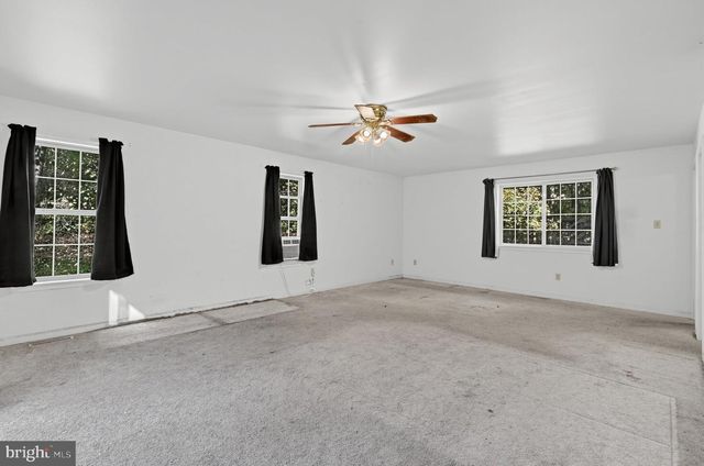 3072 LONG RD, Green Lane, PA 18054