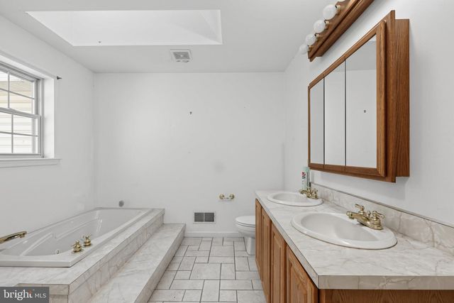 3072 LONG RD, Green Lane, PA 18054
