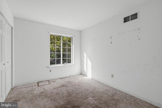3072 LONG RD, Green Lane, PA 18054
