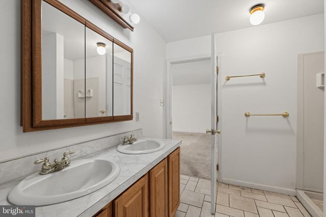 3072 LONG RD, Green Lane, PA 18054