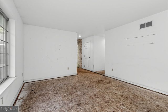 3072 LONG RD, Green Lane, PA 18054