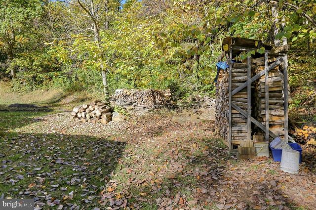 3072 LONG RD, Green Lane, PA 18054
