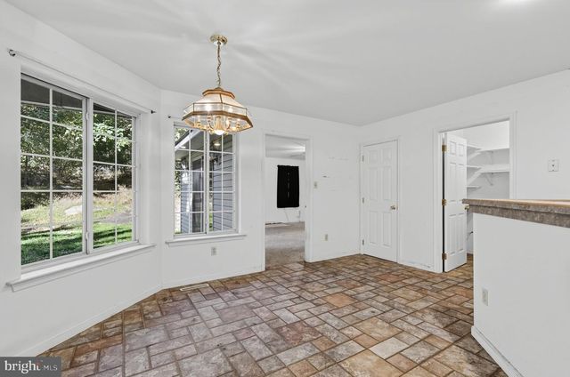 3072 LONG RD, Green Lane, PA 18054