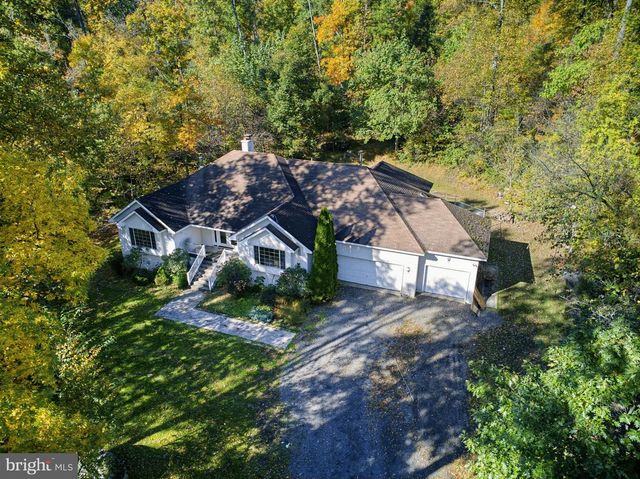 3072 LONG RD, Green Lane, PA 18054