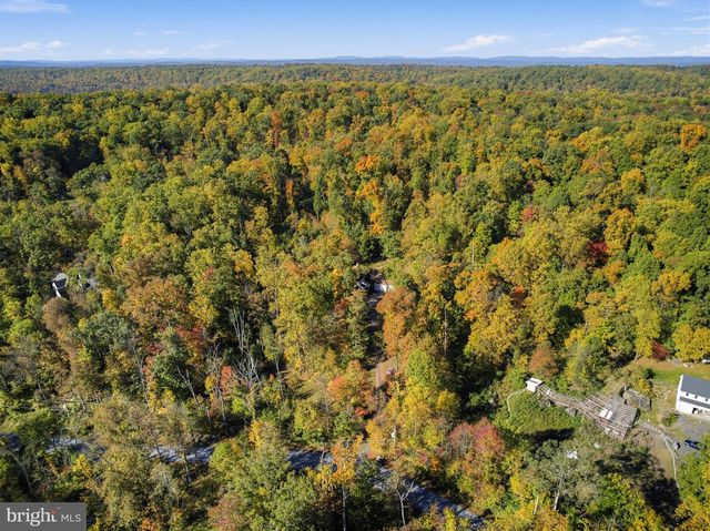 3072 LONG RD, Green Lane, PA 18054