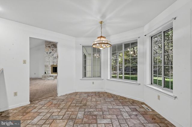 3072 LONG RD, Green Lane, PA 18054