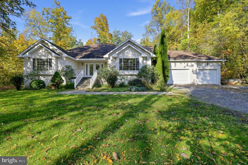 3072 LONG RD, Green Lane, PA 18054