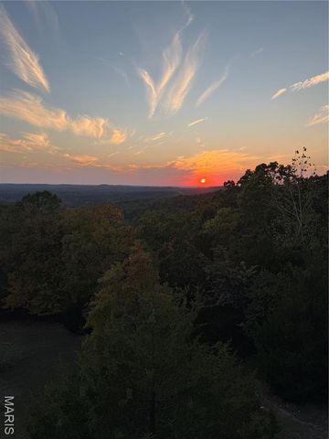 8239 Rocky Woods, Hillsboro, MO 63050