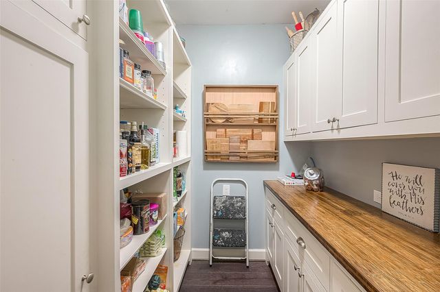 114 Baywood Street, Shoreacres, TX 77571