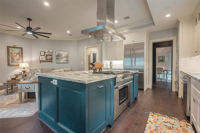 114 Baywood Street, Shoreacres, TX 77571