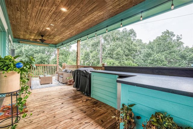 114 Baywood Street, Shoreacres, TX 77571