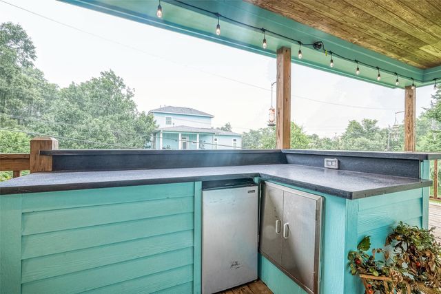 114 Baywood Street, Shoreacres, TX 77571