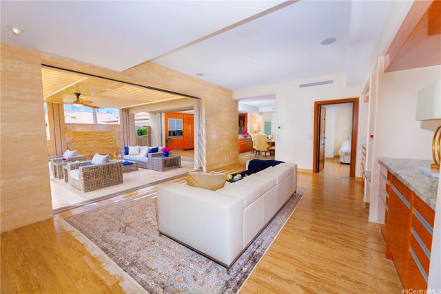 738 Kaulana Place, Honolulu, HI 96821