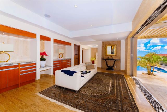 738 Kaulana Place, Honolulu, HI 96821