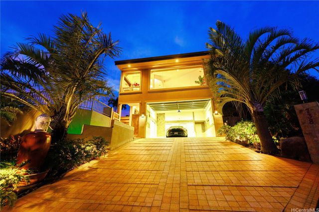 738 Kaulana Place, Honolulu, HI 96821