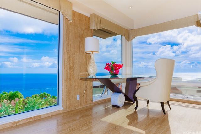 738 Kaulana Place, Honolulu, HI 96821