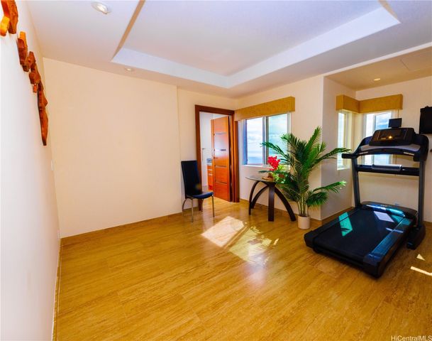 738 Kaulana Place, Honolulu, HI 96821