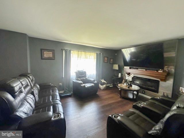41 POLAND ST, Trenton, NJ 08638