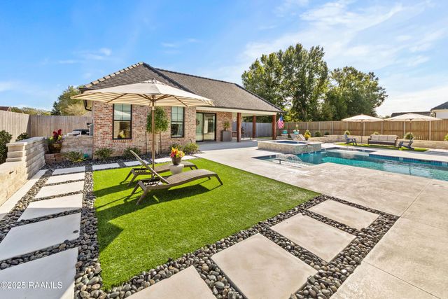 109 Stony Trek Drive, Youngsville, LA 70592