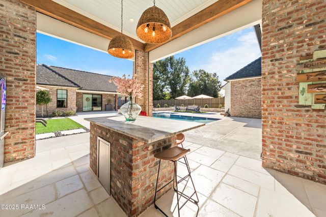 109 Stony Trek Drive, Youngsville, LA 70592